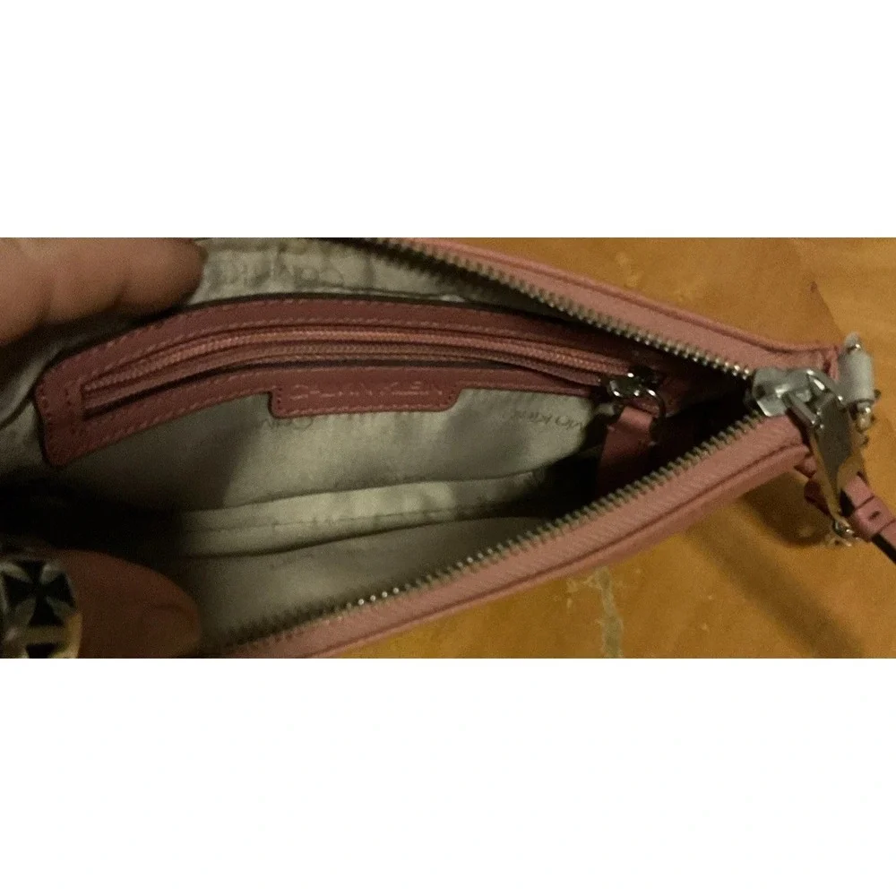 Calvin Klein‎ Cross Body Pink/Rose Purse With Chain On Strap
